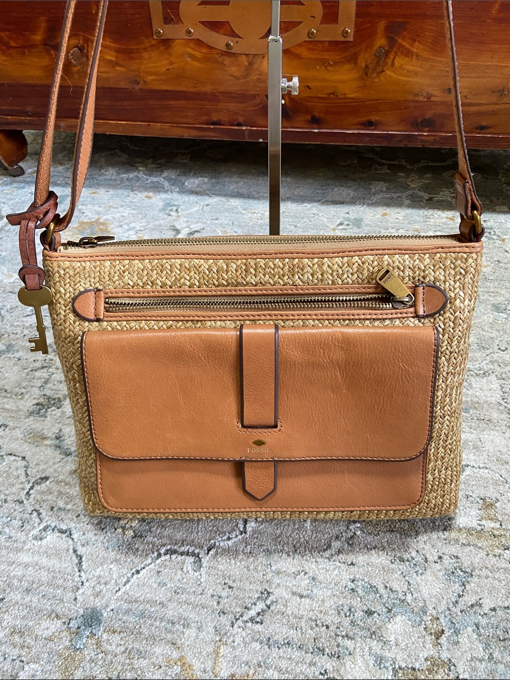 Fossil Medium Kinley Straw and Leather Crossbody Bag